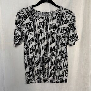 The Metropolitan Museum of Art Graphic Print Short Sleeve Stretchy Blouse | Sm